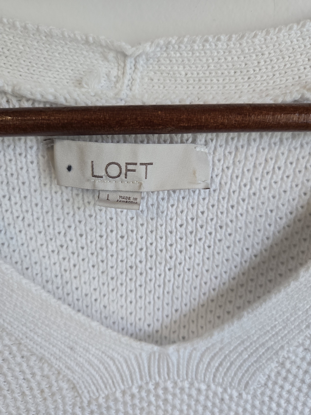 LOFT White V-Neck Sleeveless Knit Sweater - Picture 4 of 5